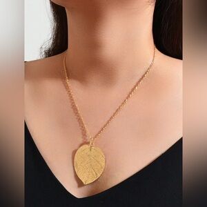 Leaf Pendant Necklace 214